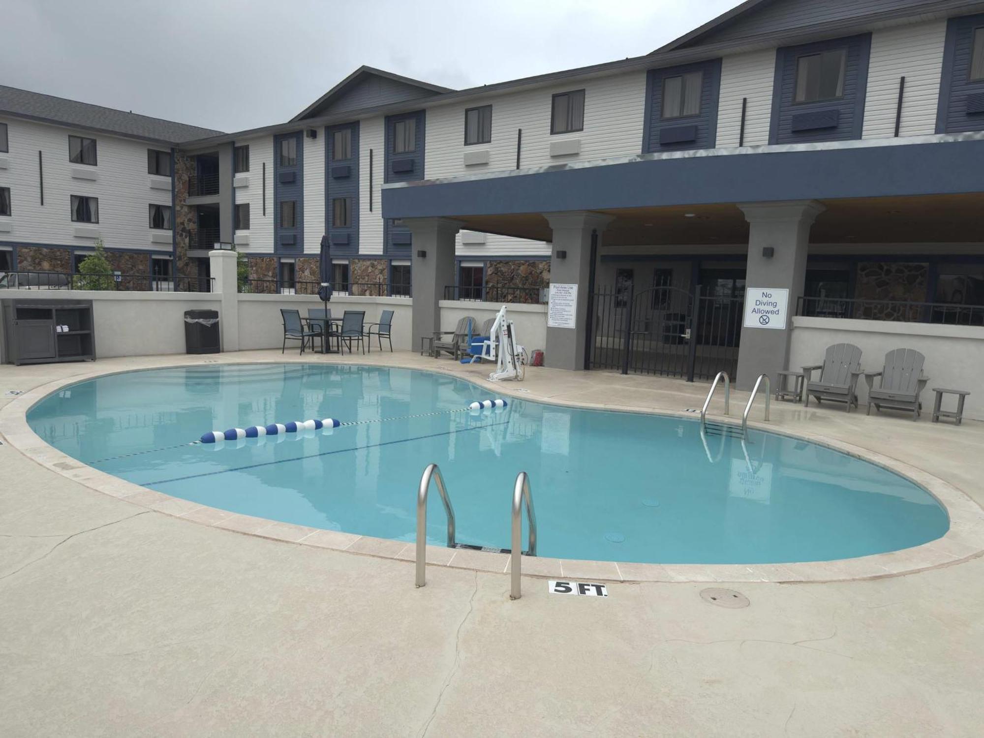 Clarion Pointe Hotel Shreveport Exterior foto